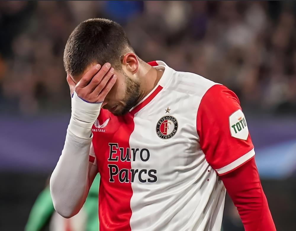 包含费耶诺德迎荷甲关键赛，今夜篮板制胜，更衣室稳定，更衣室氛围转暖的词条