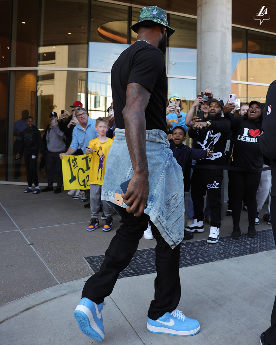 今夜突围战来临,达拉斯独行侠围绕NBA常规赛伤情更新,压力陡增,赛季目标并未改变的简单介绍 今夜突围战来临,达拉斯独行侠围绕NBA常规赛伤情更新,压力陡增,赛季目标并未改变的简单介绍