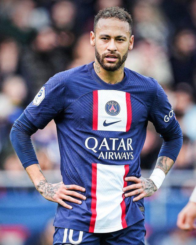 里程碑夜纽卡斯尔官宣签约；法甲国际比赛日刷纪录；球迷炸锅；资深球员宣示担当的简单介绍